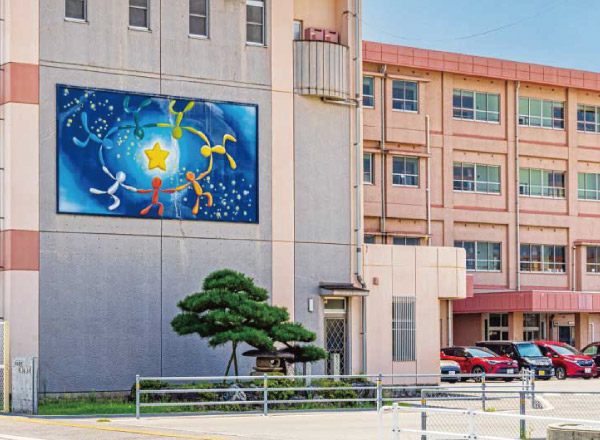 公集小学校 徒歩3分（約210m）