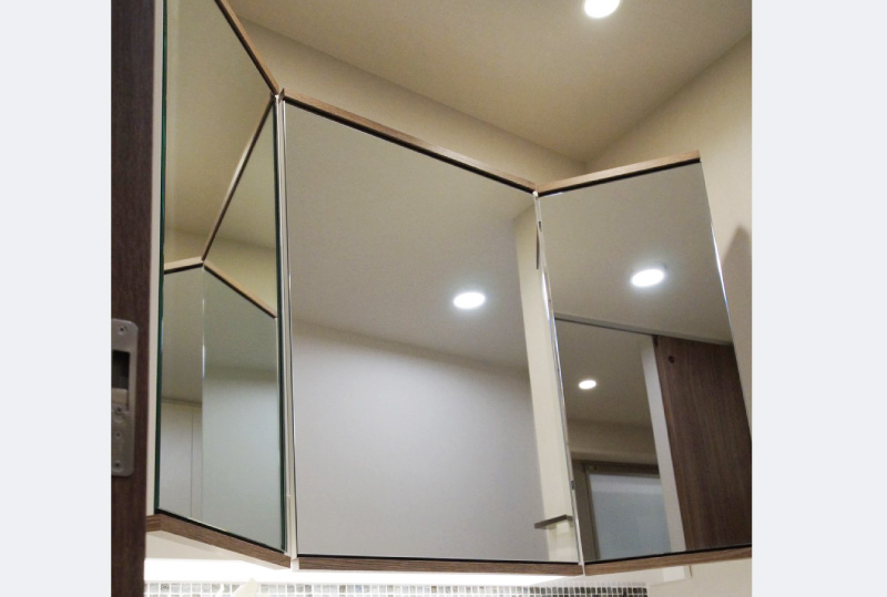 三面鏡キャビネット