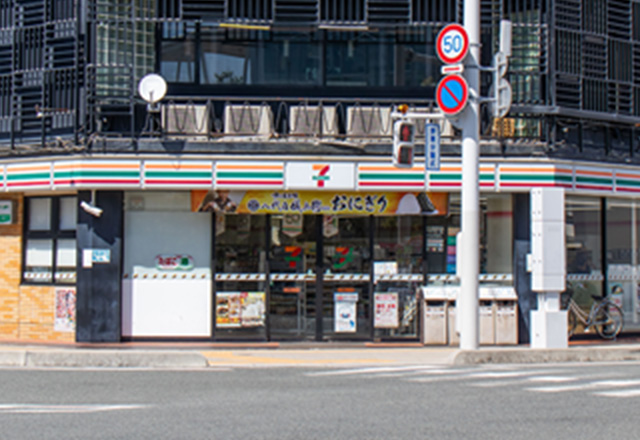 セブン-イレブン新山口駅前店 徒歩2分(約100m)